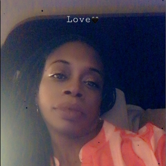 Meet your Posher, Lasara - Picture 2 of 2